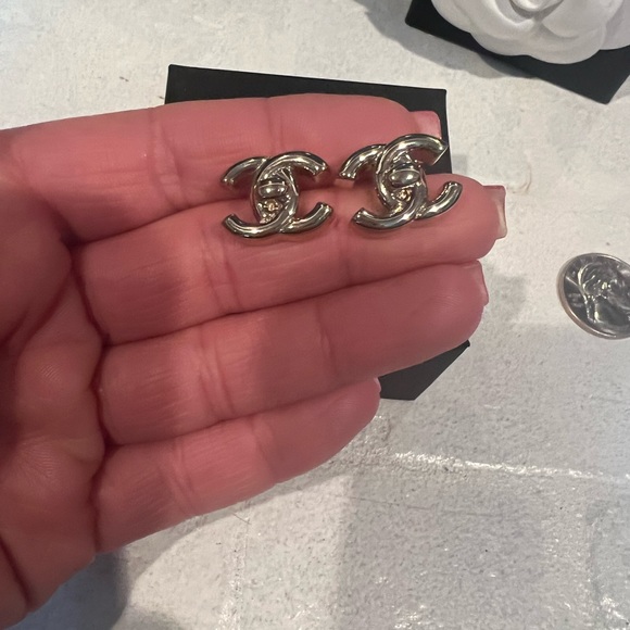 Chanel - Picture 6 of 12